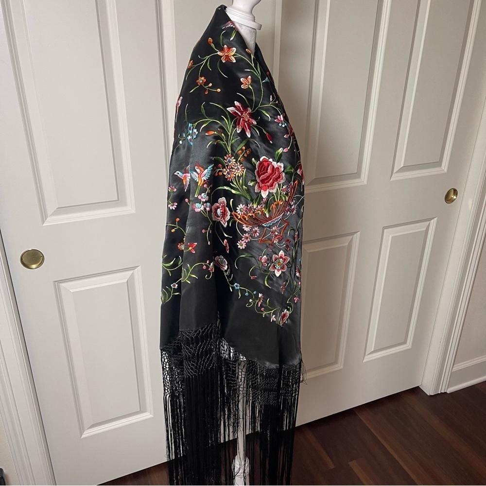 Vintage Silk Manila Piano Shawl Colorful Floral Hand Embroidered Wrap Scarf - Picture 8 of 16